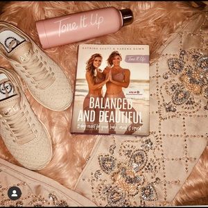 APL Techloom Phantom in Nude/ white Size 7 women’s